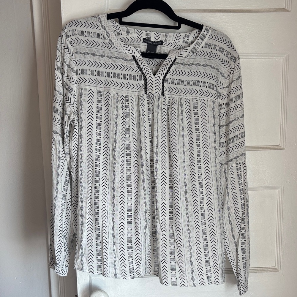 Chelsea & Theodore Black and White Geometric Blouse